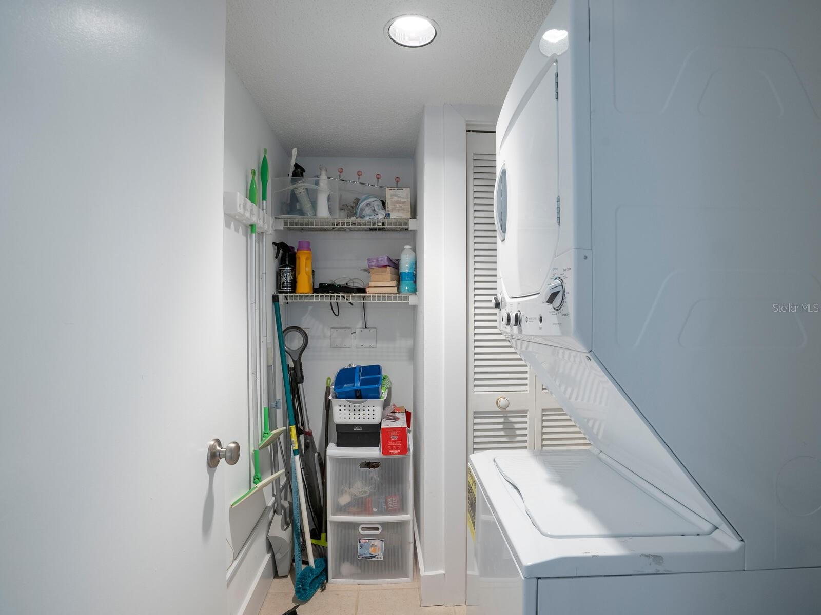 Image 28 of 43 For 5880 Midnight Pass Road 906