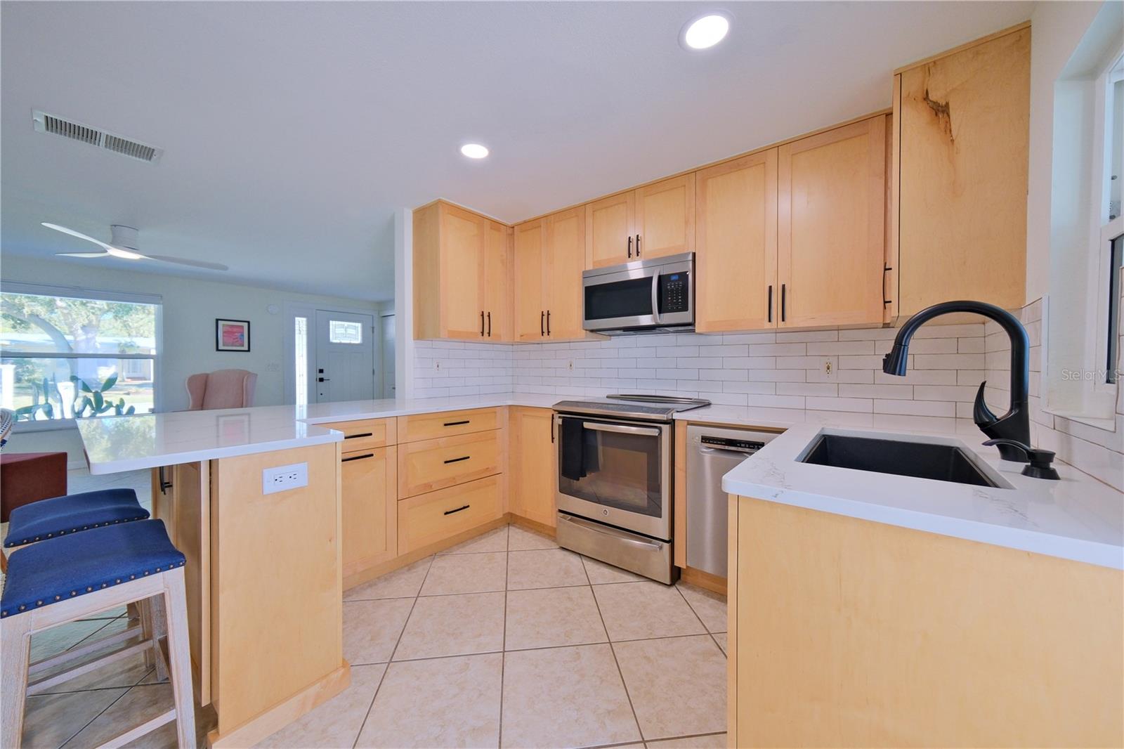 Image 13 of 64 For 1660 Livingstone Street