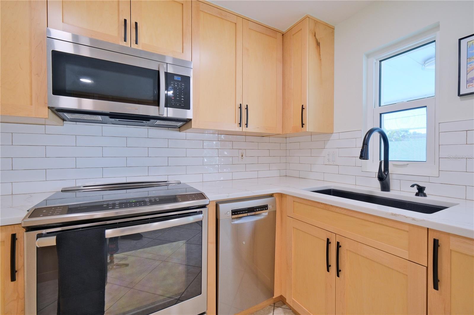 Image 17 of 64 For 1660 Livingstone Street