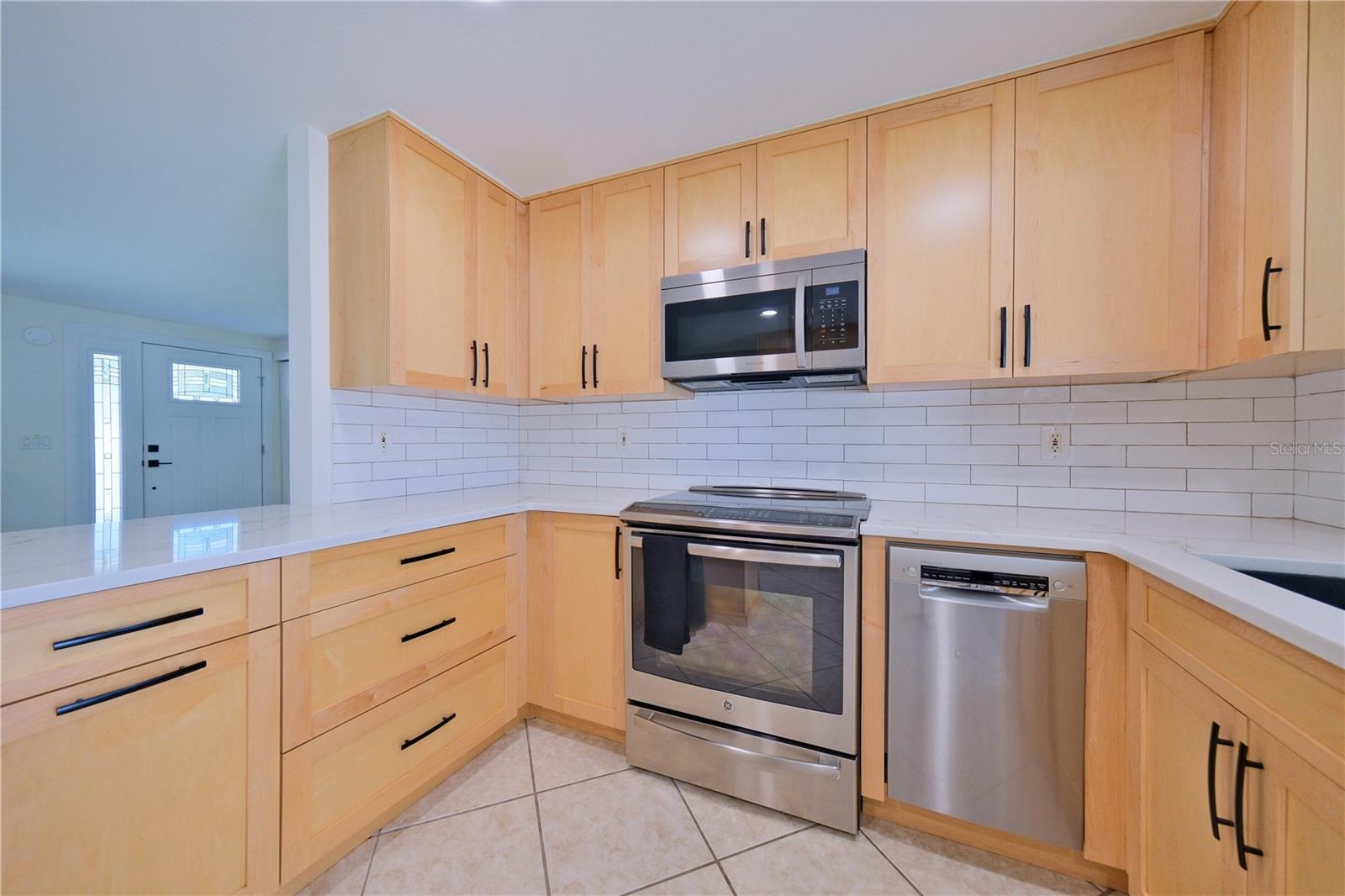 Image 18 of 64 For 1660 Livingstone Street