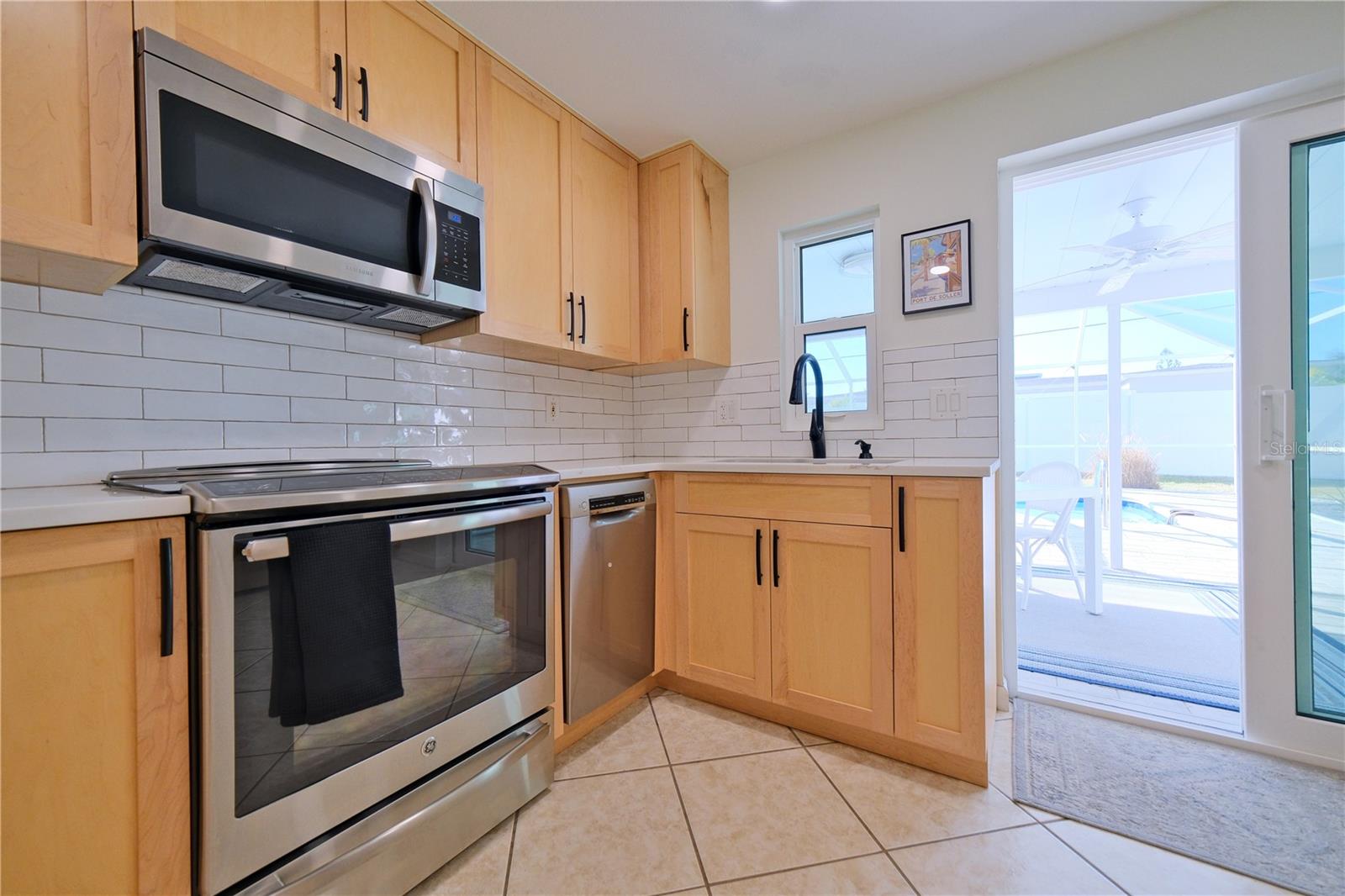 Image 20 of 64 For 1660 Livingstone Street