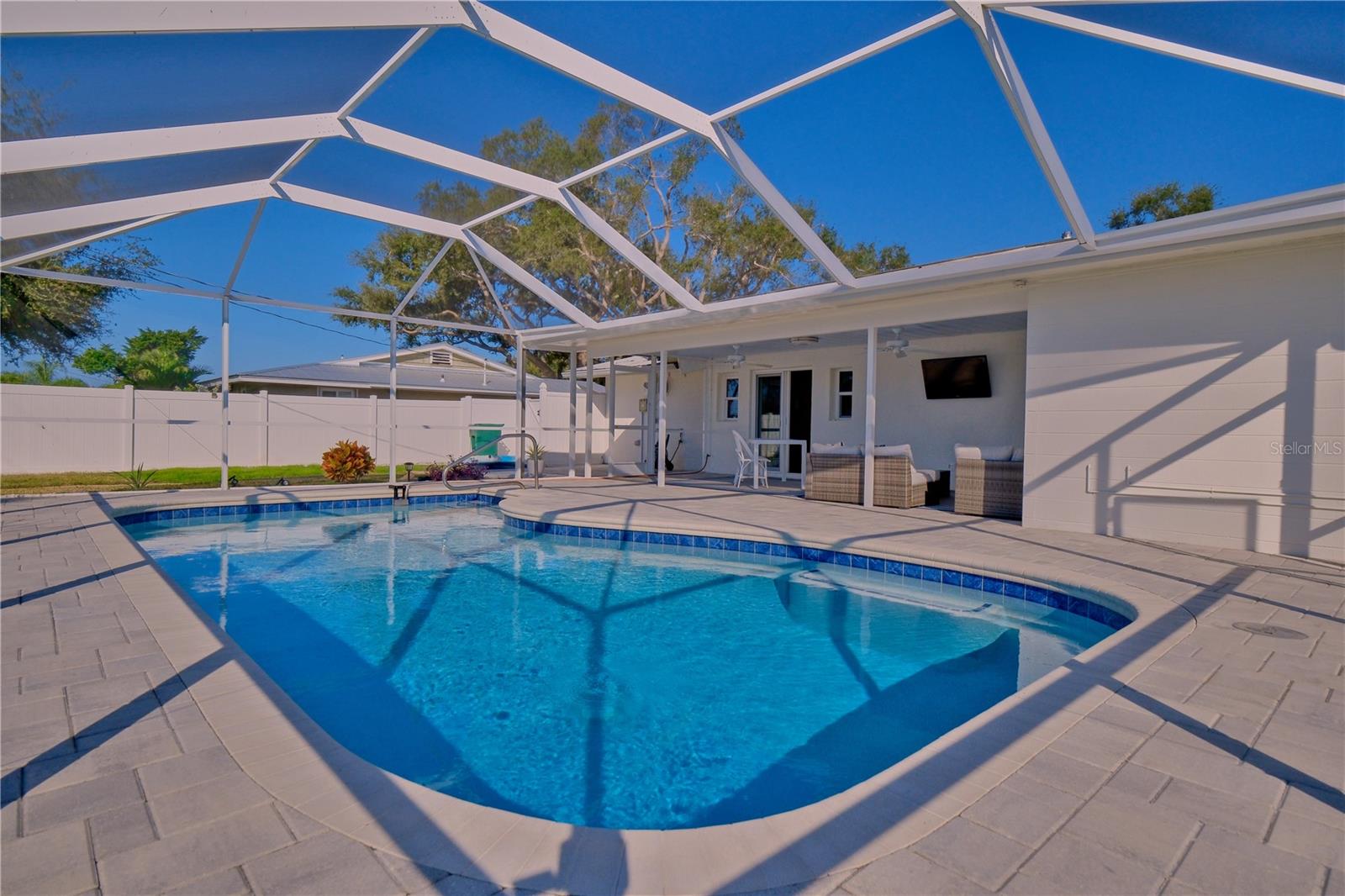 Image 40 of 64 For 1660 Livingstone Street