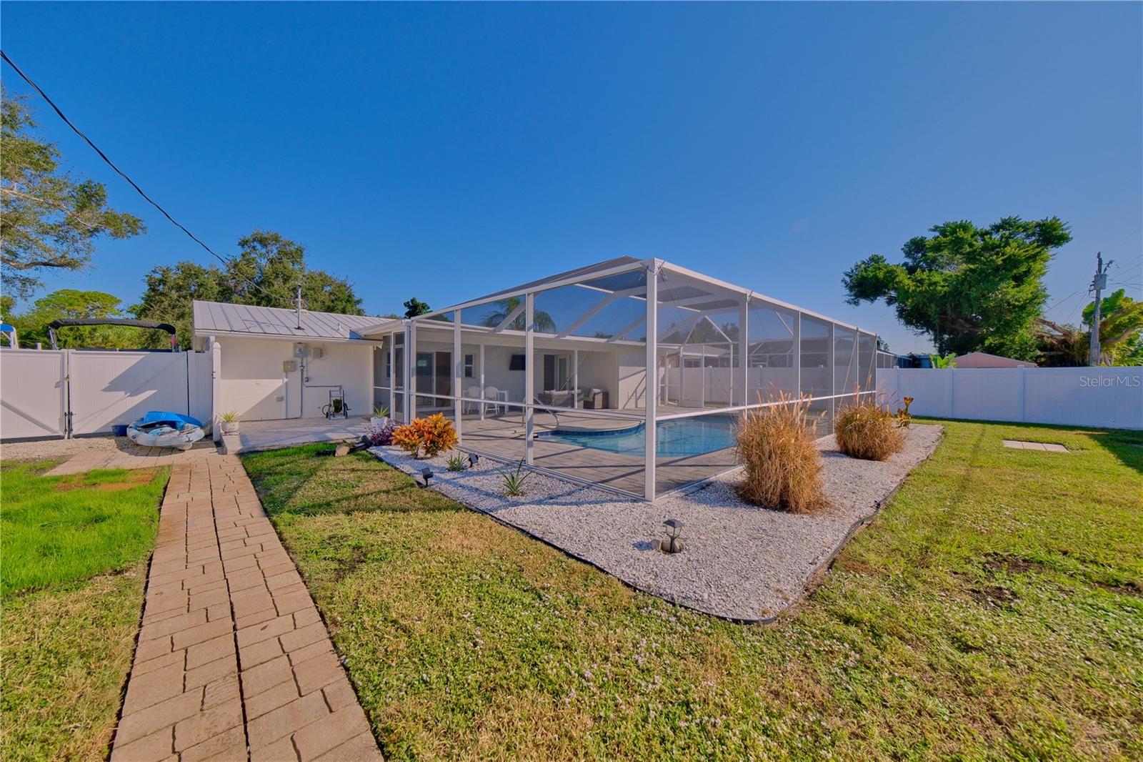 Image 46 of 64 For 1660 Livingstone Street