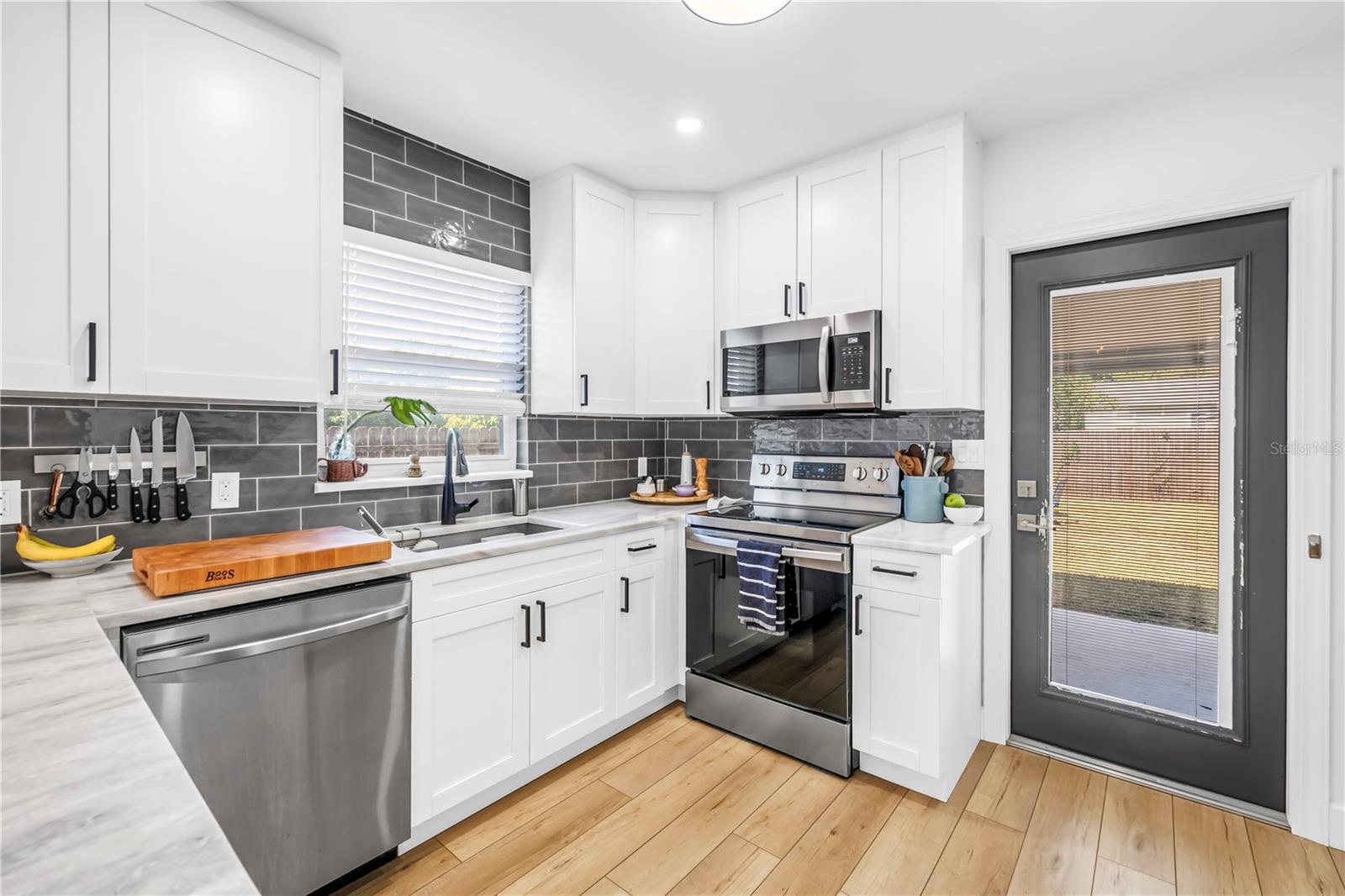 Image 10 of 29 For 2621 17th Avenue N