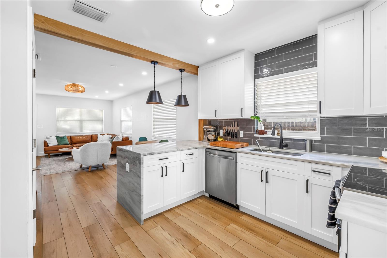 Image 13 of 29 For 2621 17th Avenue N