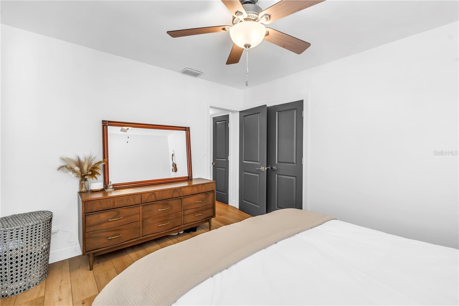 Image 15 of 29 For 2621 17th Avenue N