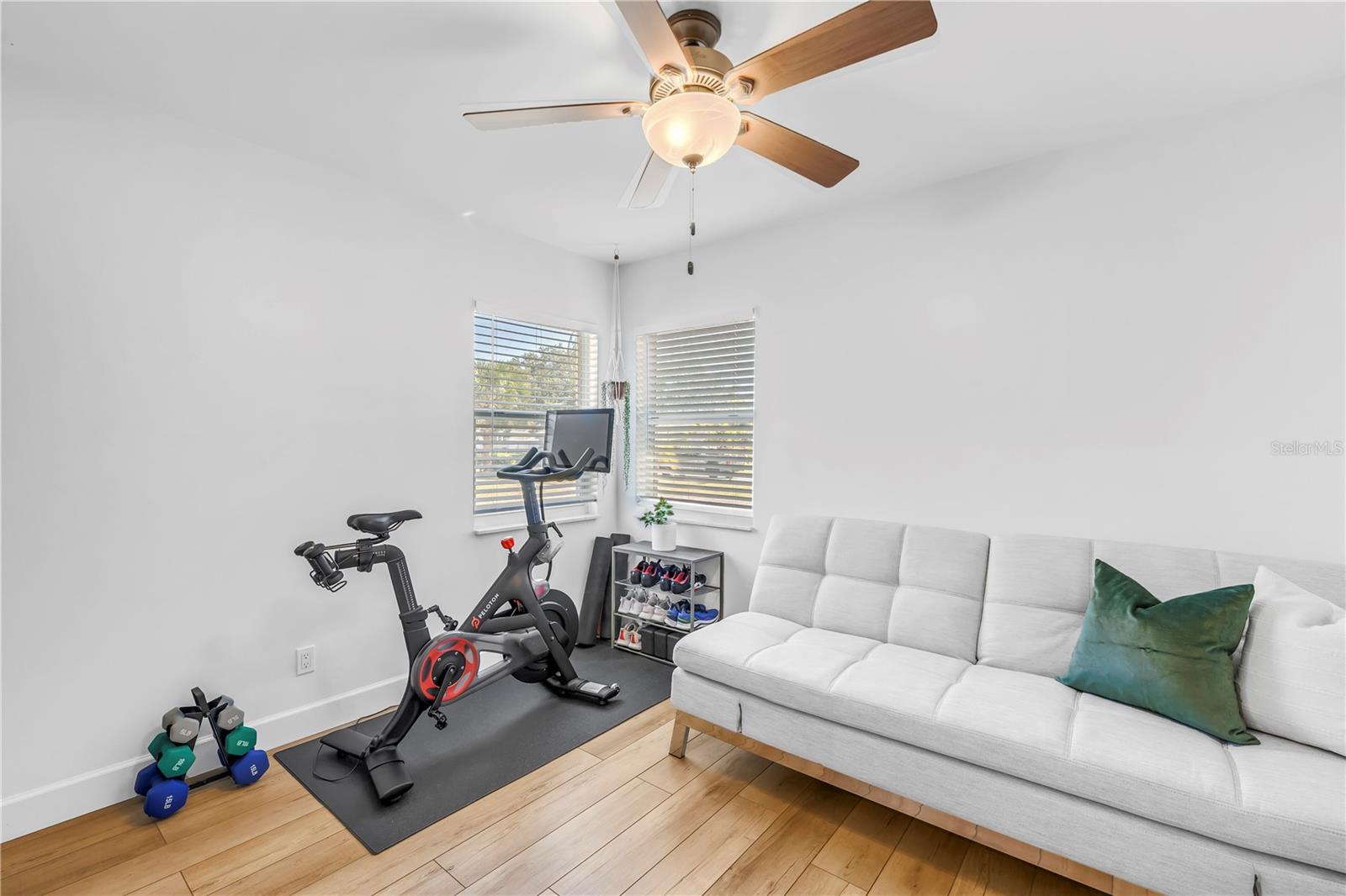 Image 18 of 29 For 2621 17th Avenue N