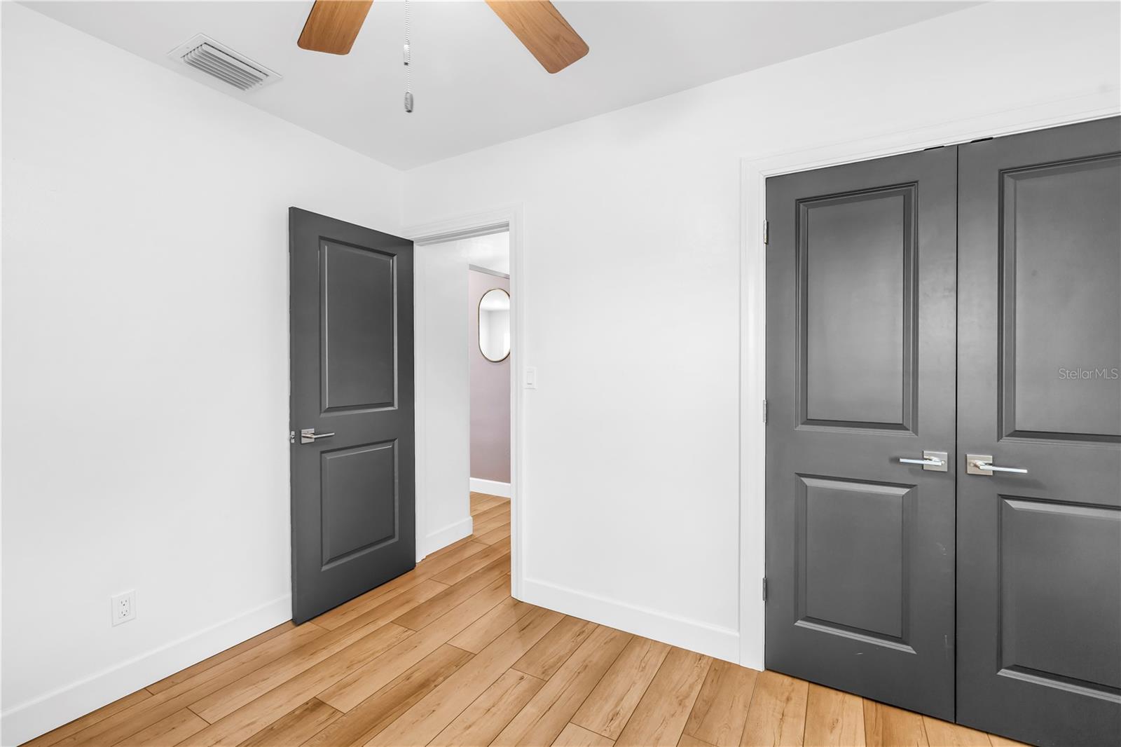 Image 19 of 29 For 2621 17th Avenue N