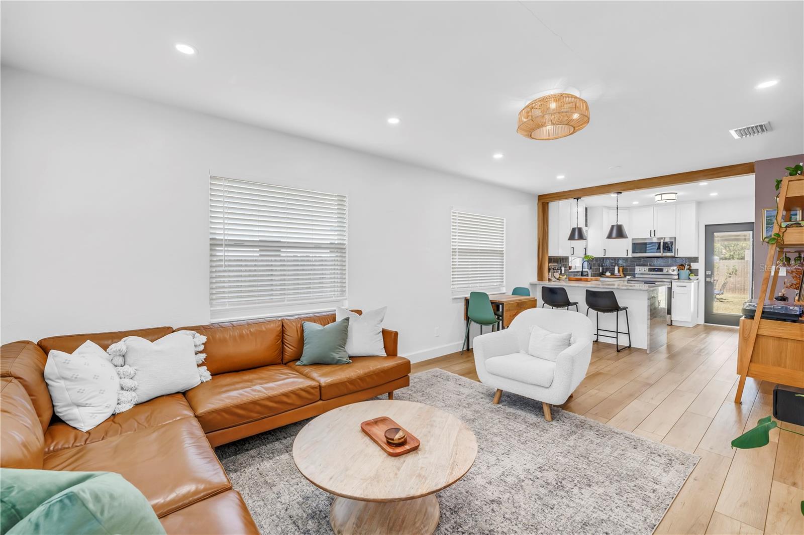 Image 4 of 29 For 2621 17th Avenue N