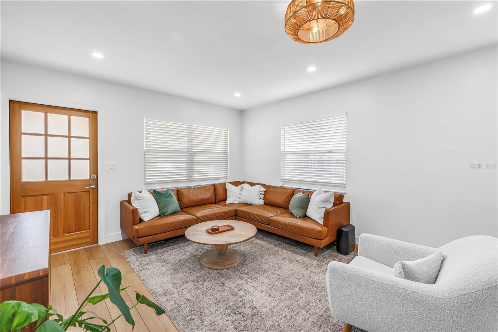 Image 5 of 29 For 2621 17th Avenue N