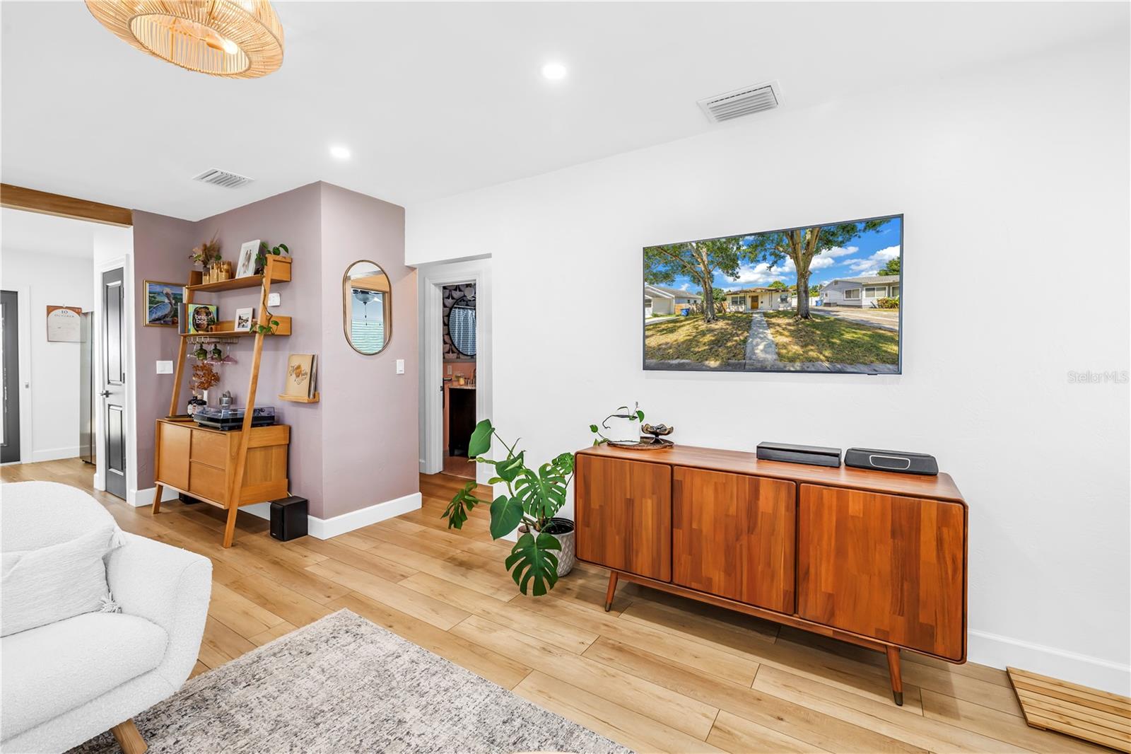 Image 6 of 29 For 2621 17th Avenue N