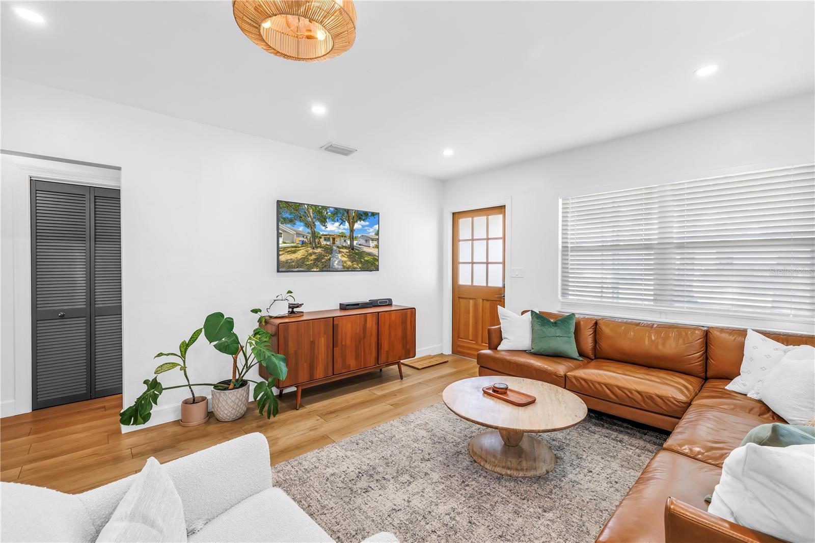 Image 7 of 29 For 2621 17th Avenue N