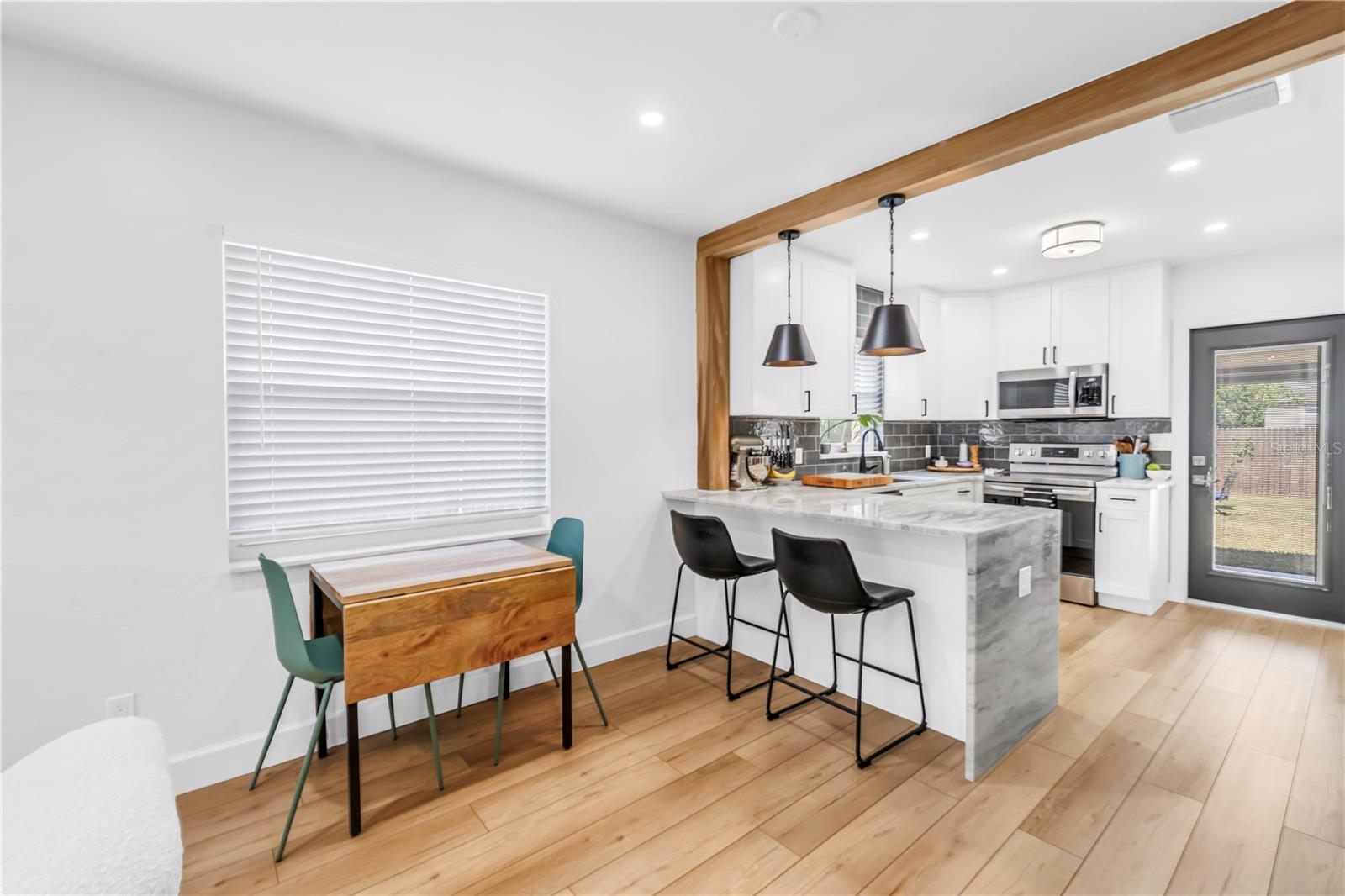 Image 9 of 29 For 2621 17th Avenue N