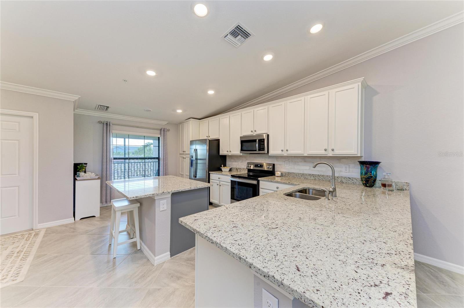 Image 14 of 73 For 5710 Palmer Circle 206