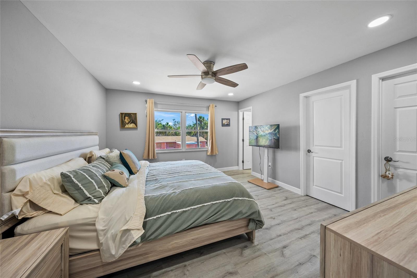 Image 13 of 20 For 691 Gulf Bay Road