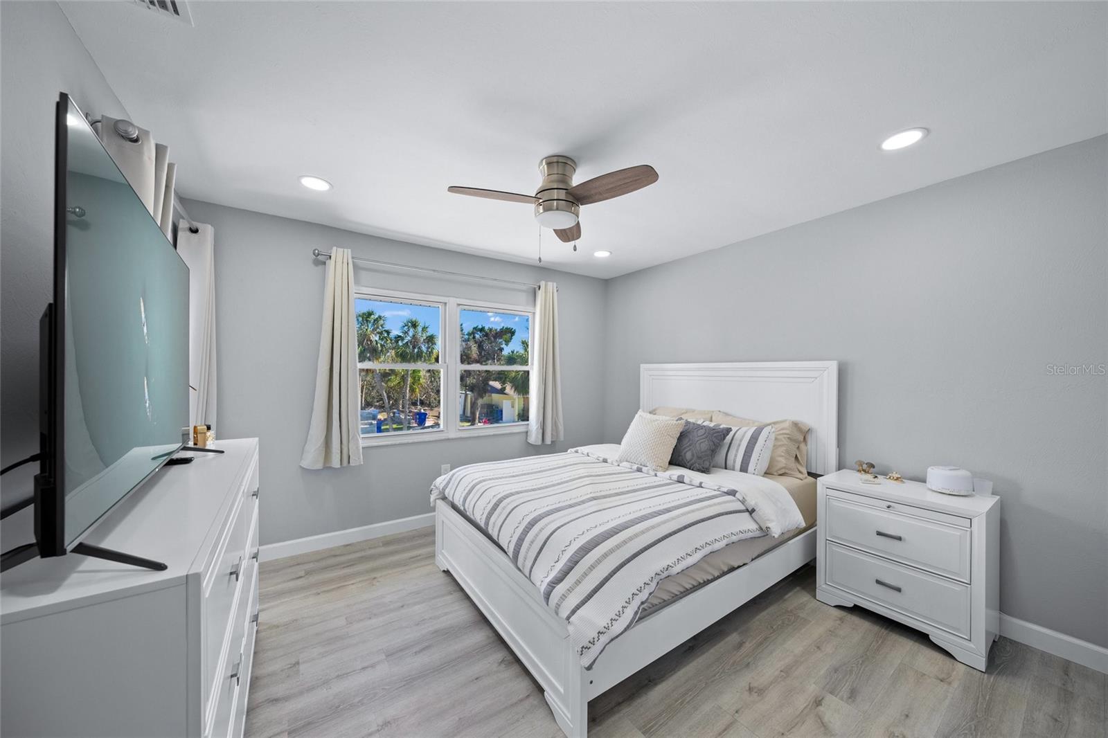 Image 15 of 20 For 691 Gulf Bay Road