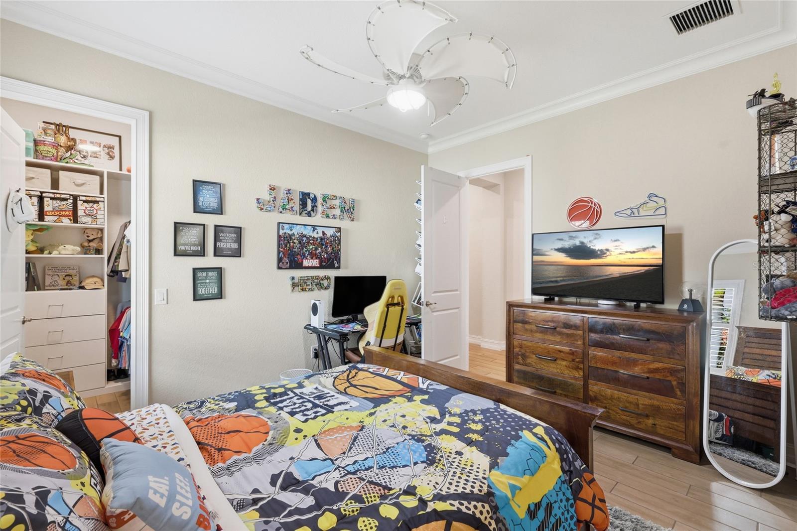 Image 22 of 77 For 340 Maraviya Boulevard