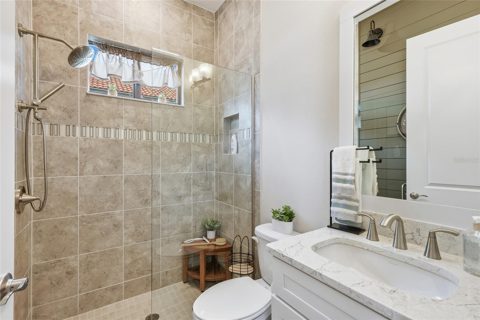 Image 28 of 77 For 340 Maraviya Boulevard