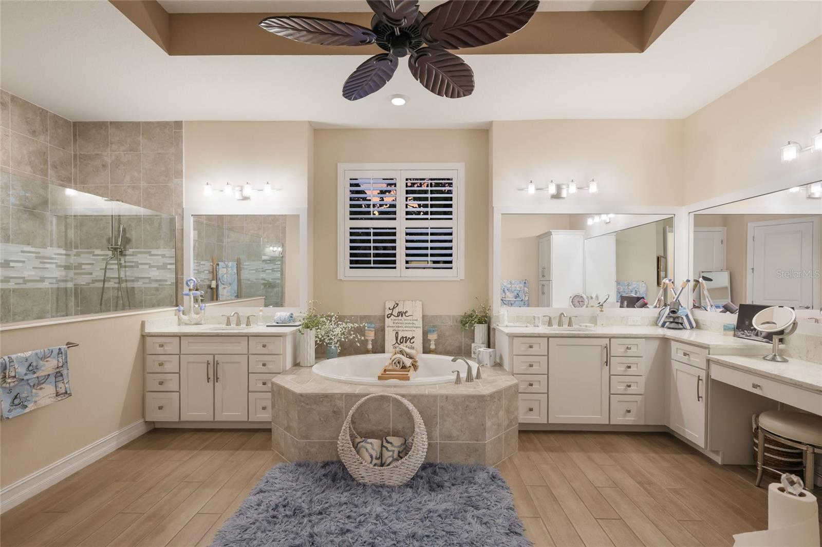 Image 40 of 77 For 340 Maraviya Boulevard