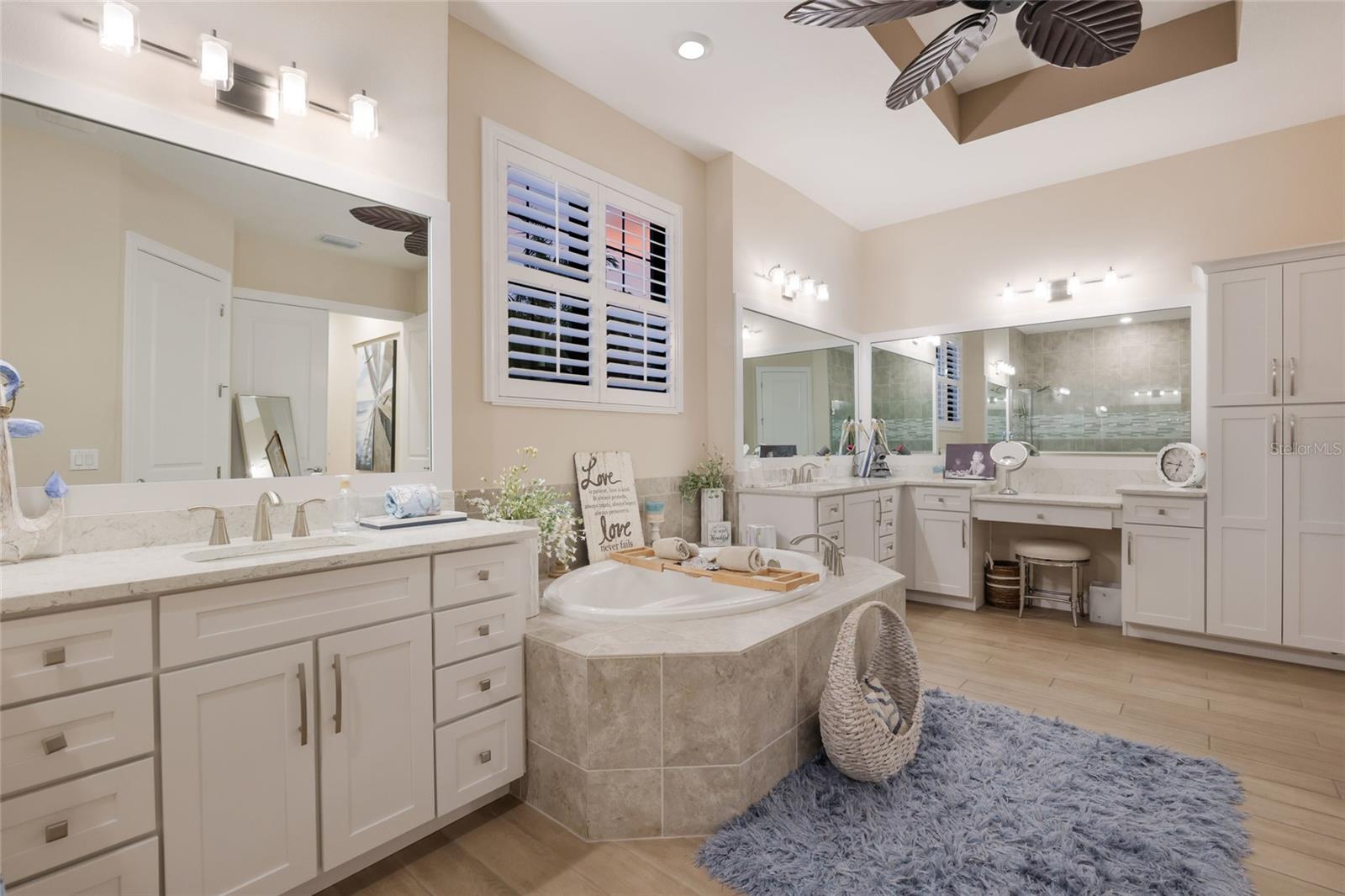 Image 41 of 77 For 340 Maraviya Boulevard