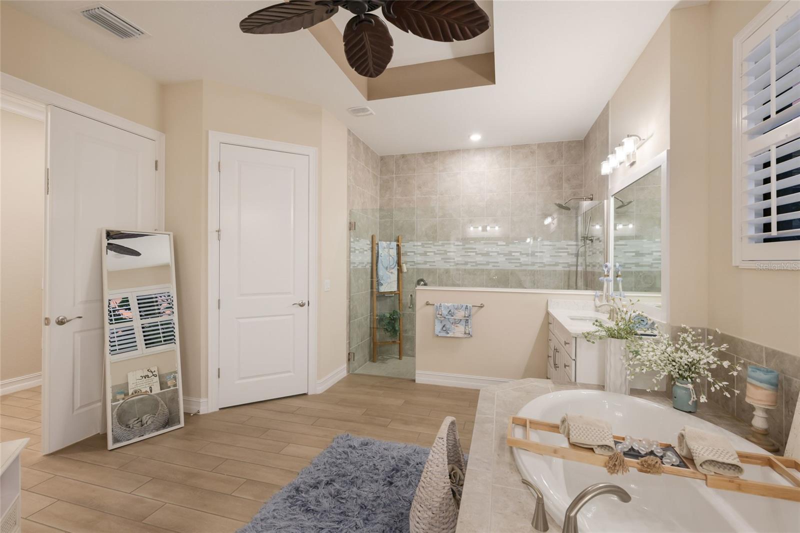 Image 42 of 77 For 340 Maraviya Boulevard