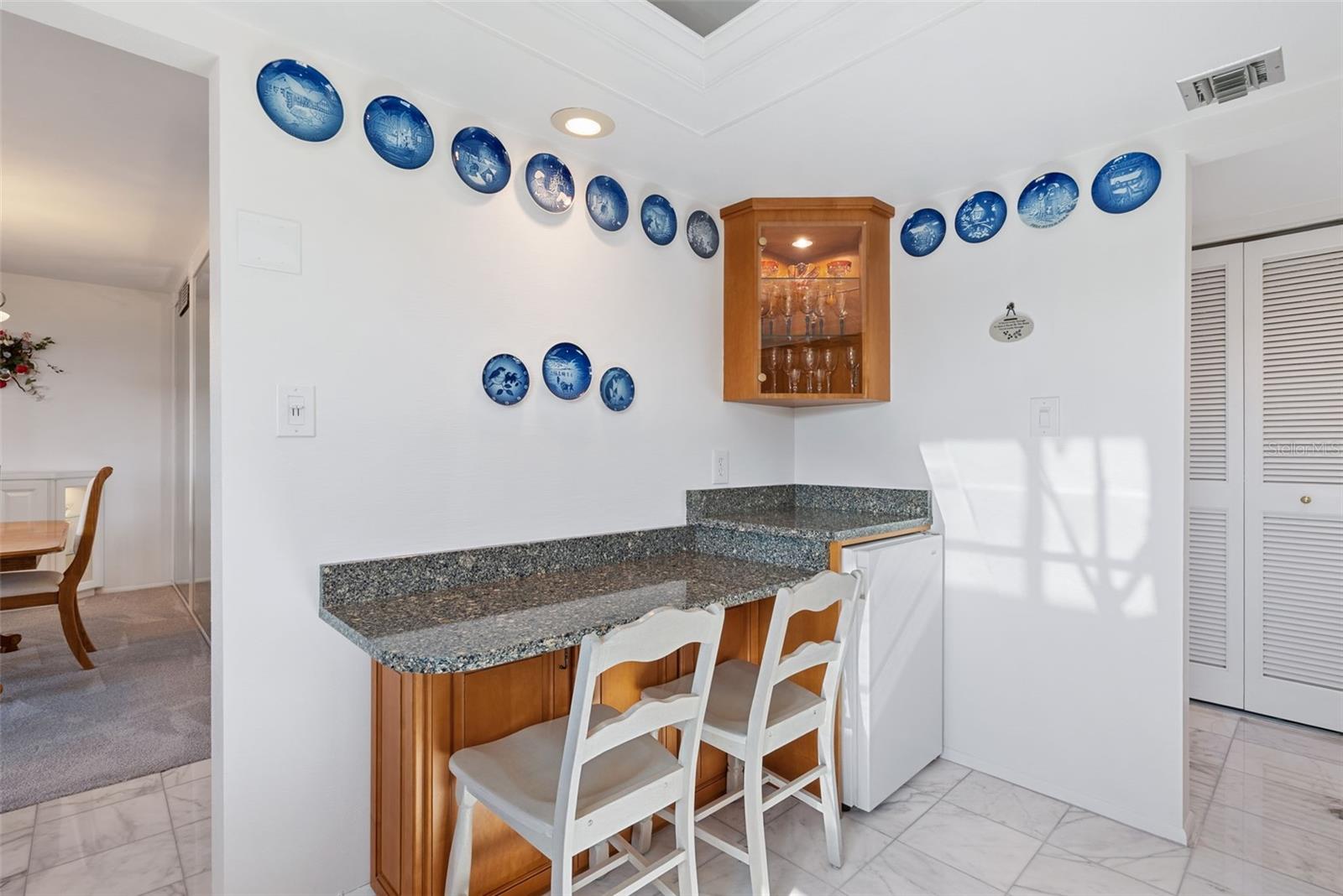 Image 13 of 63 For 6285 Midnight Pass Road 406