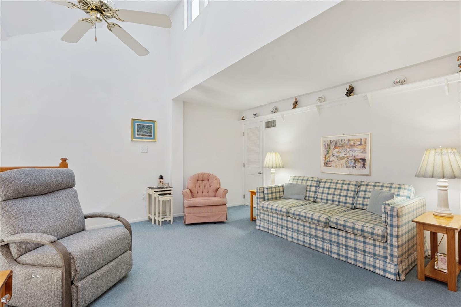 Image 19 of 63 For 6285 Midnight Pass Road 406