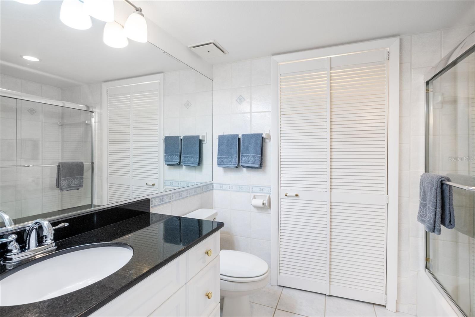 Image 26 of 63 For 6285 Midnight Pass Road 406