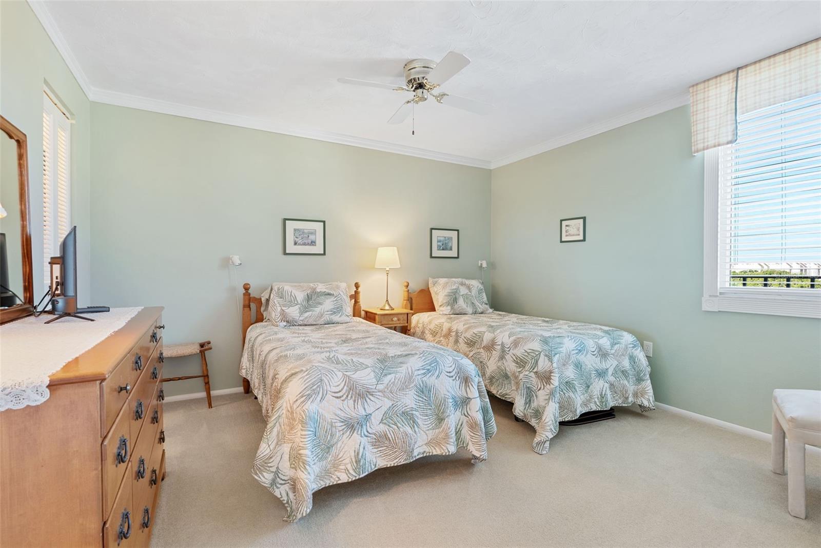 Image 28 of 63 For 6285 Midnight Pass Road 406