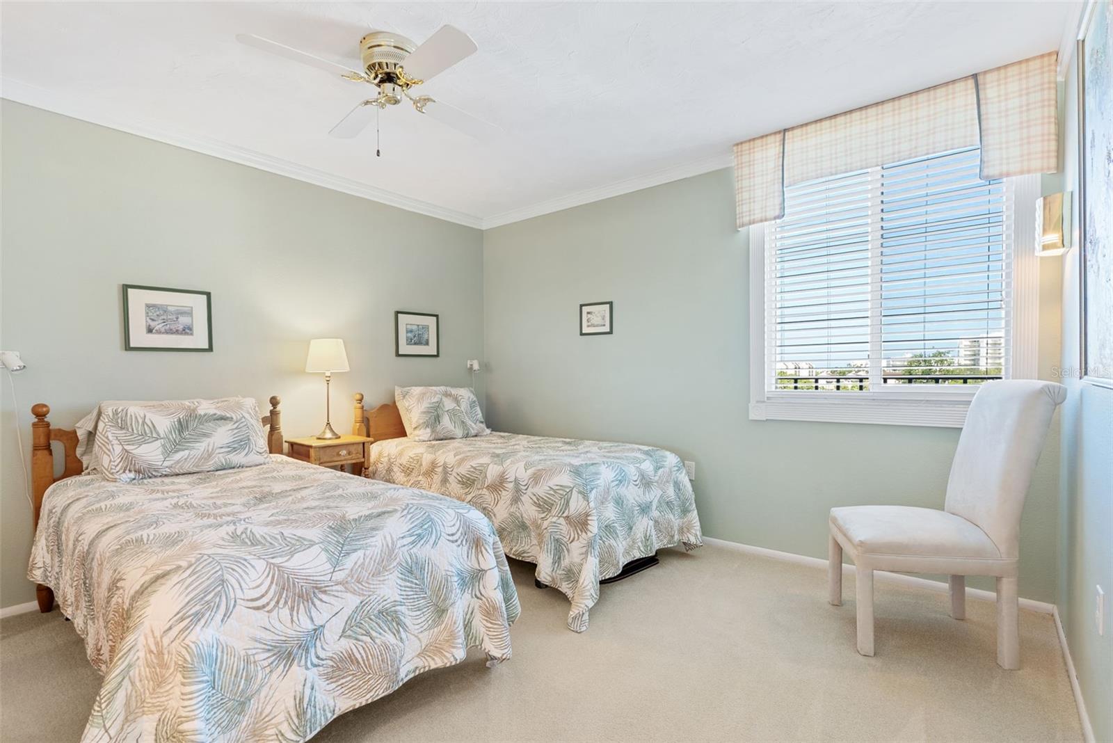 Image 29 of 63 For 6285 Midnight Pass Road 406