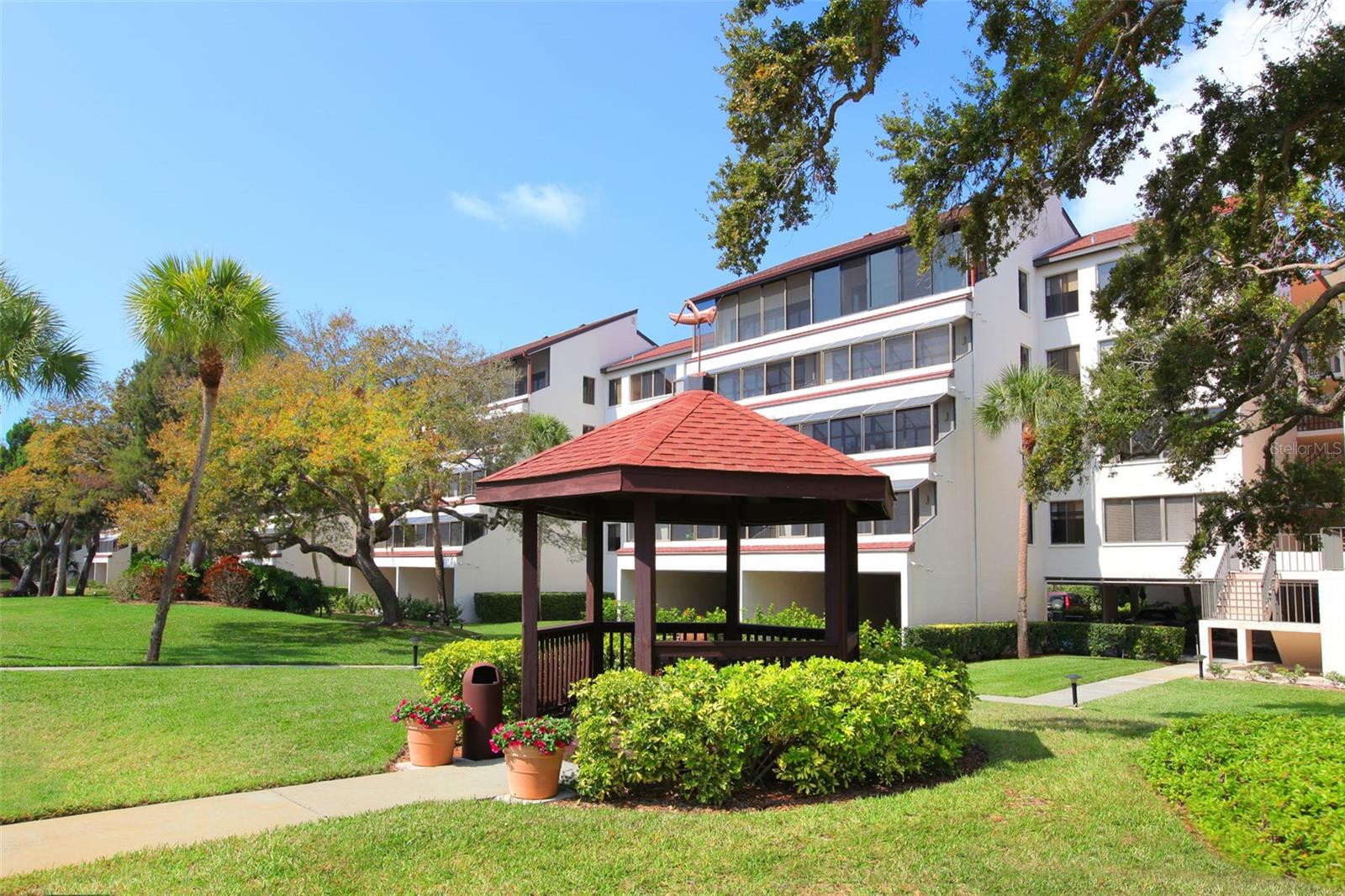 Image 44 of 63 For 6285 Midnight Pass Road 406