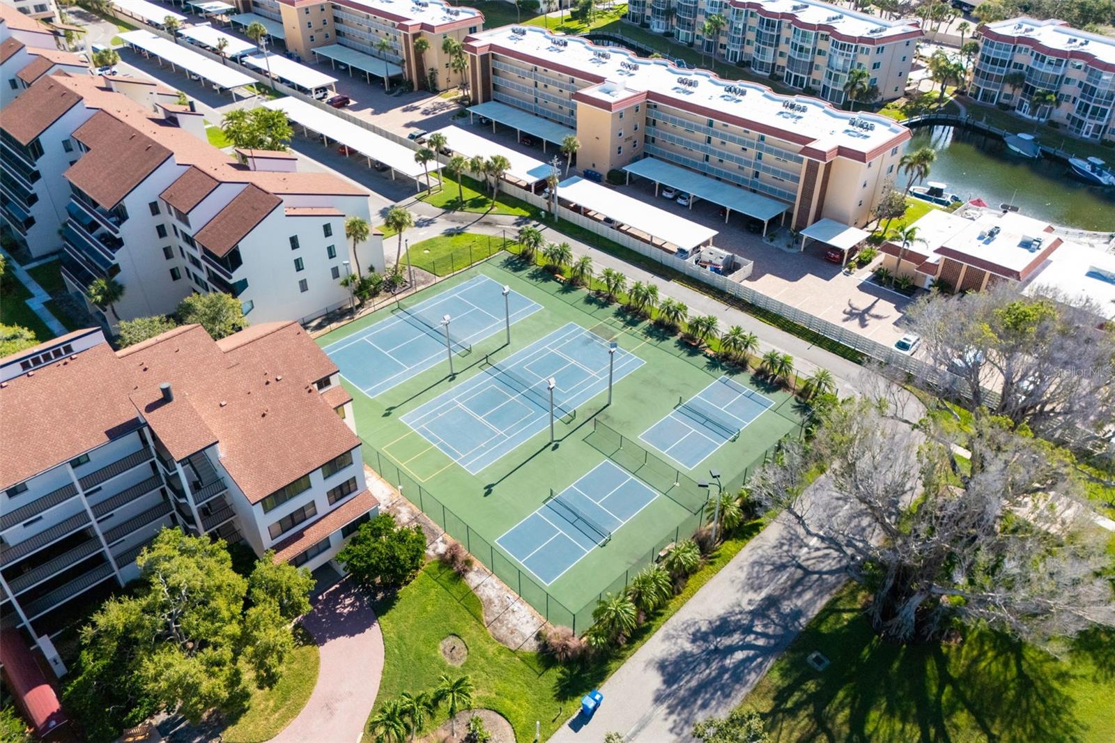 Image 46 of 63 For 6285 Midnight Pass Road 406