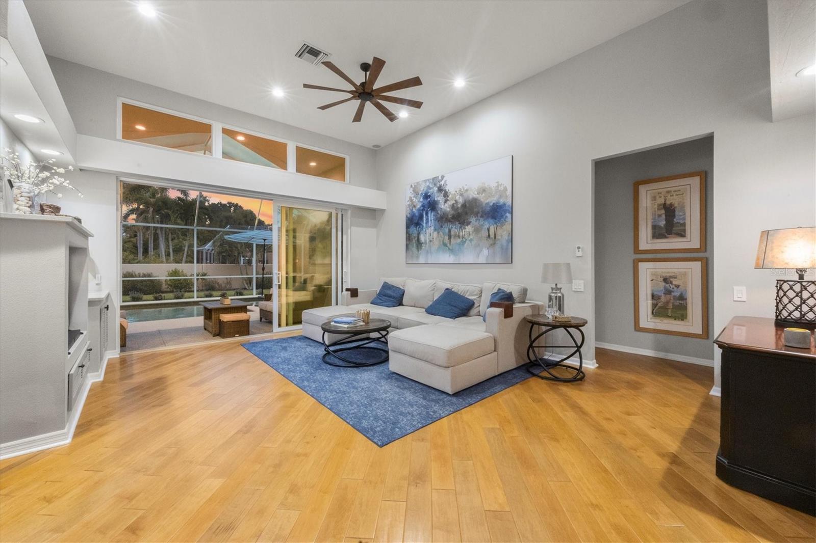 Image 11 of 67 For 8032 Via Fiore