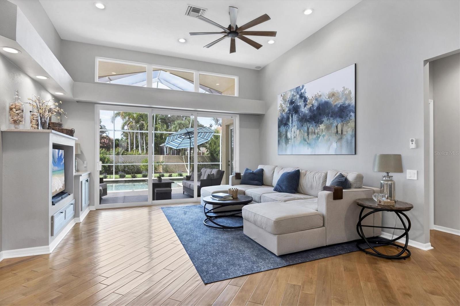 Image 12 of 67 For 8032 Via Fiore