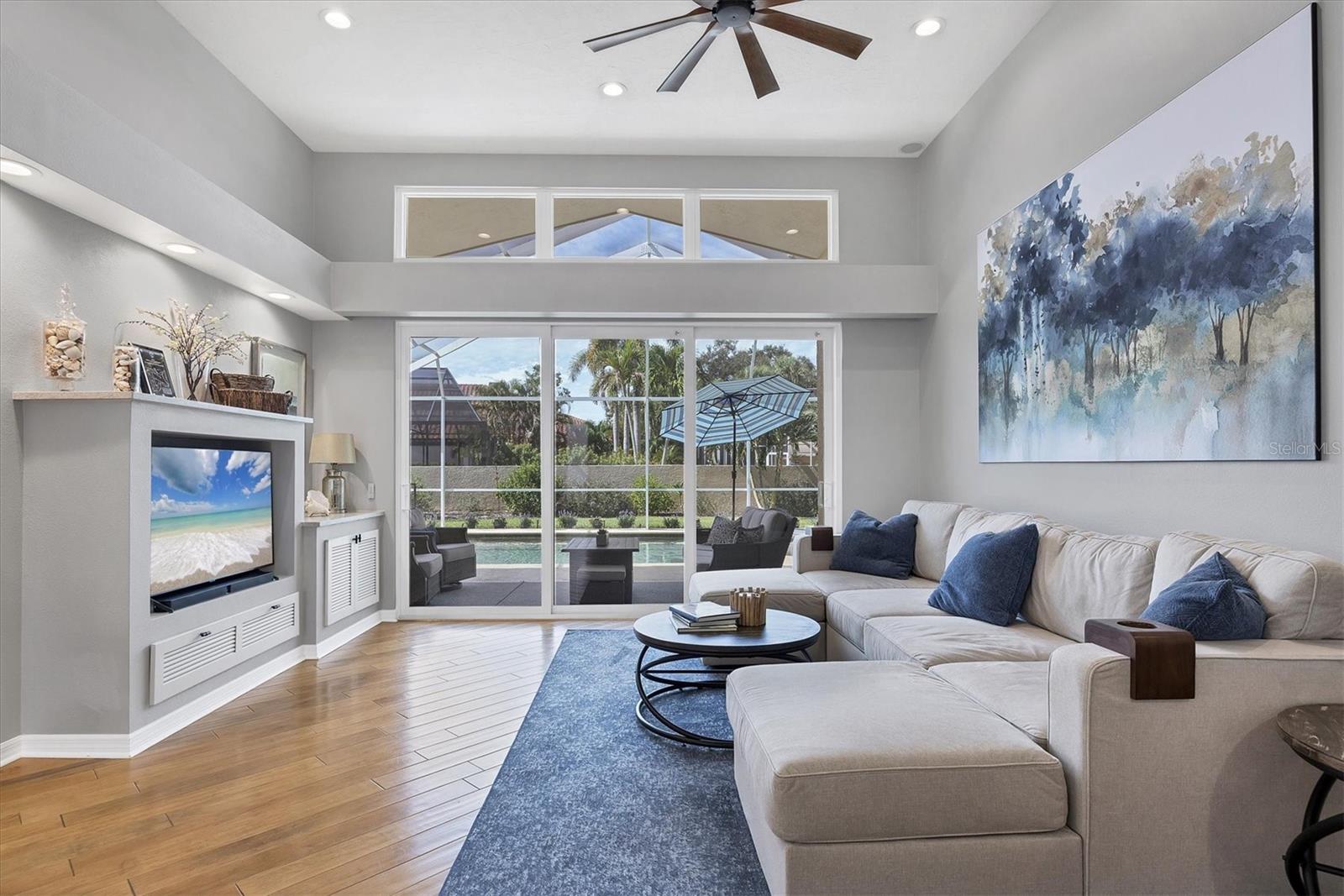 Image 14 of 67 For 8032 Via Fiore