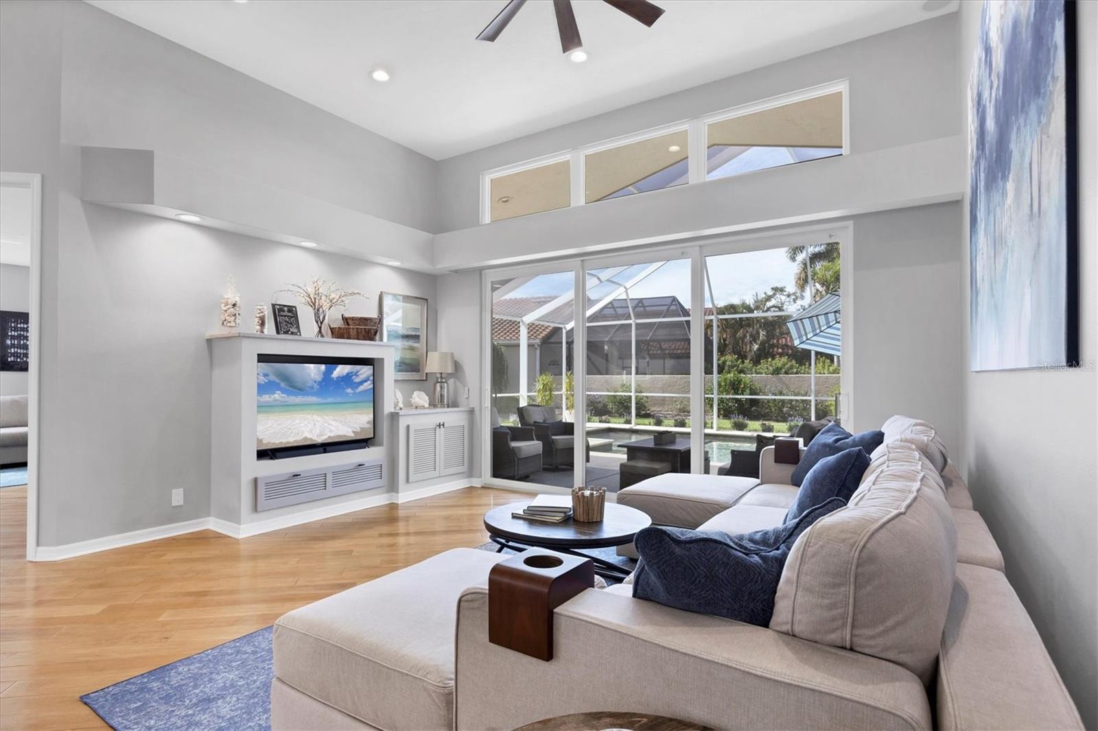 Image 15 of 67 For 8032 Via Fiore