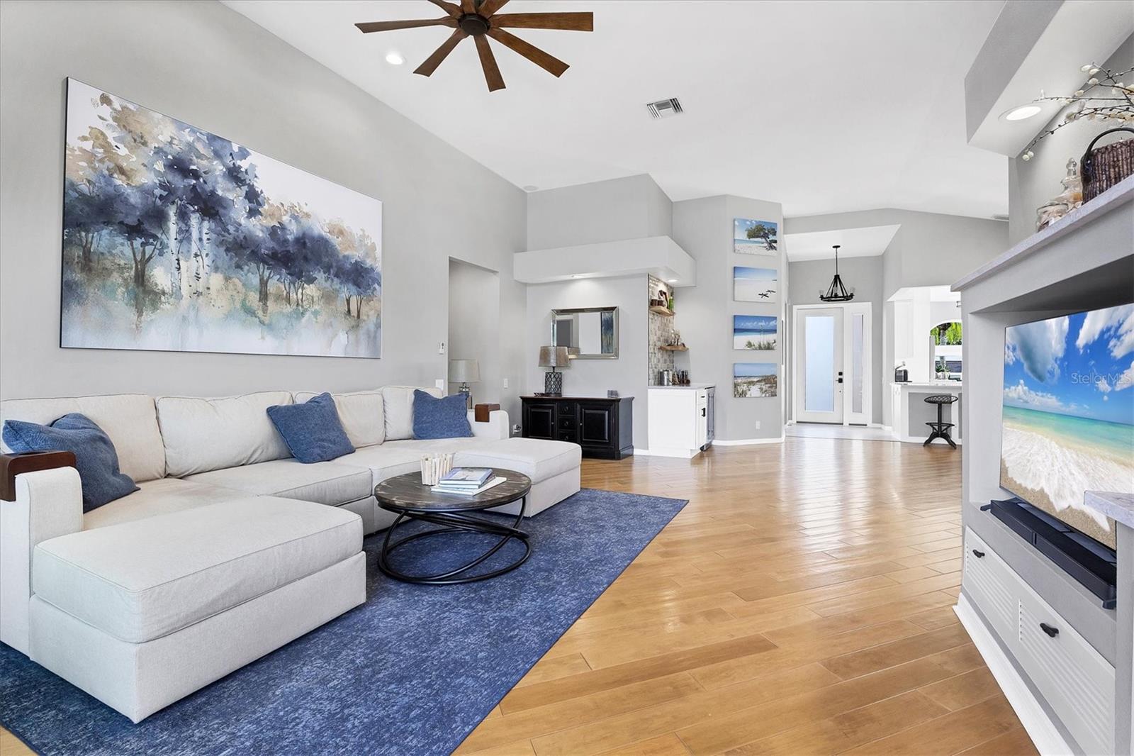 Image 16 of 67 For 8032 Via Fiore