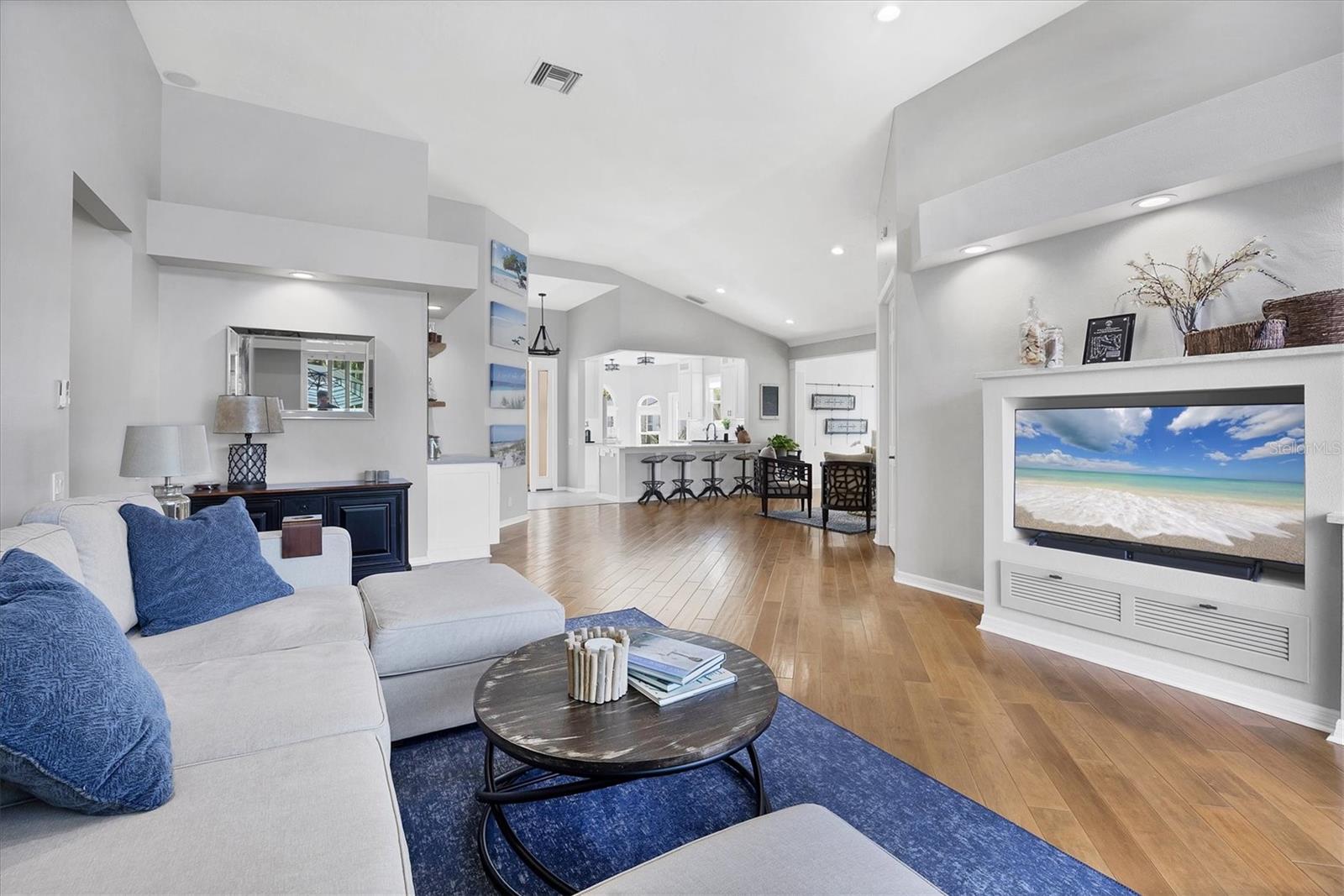 Image 19 of 67 For 8032 Via Fiore