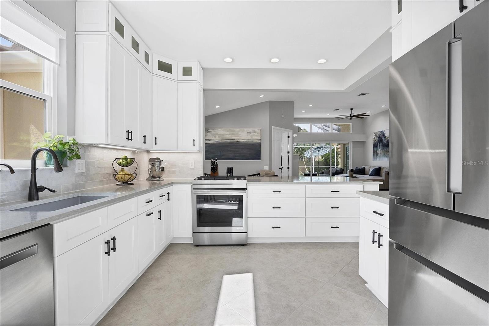 Image 21 of 67 For 8032 Via Fiore