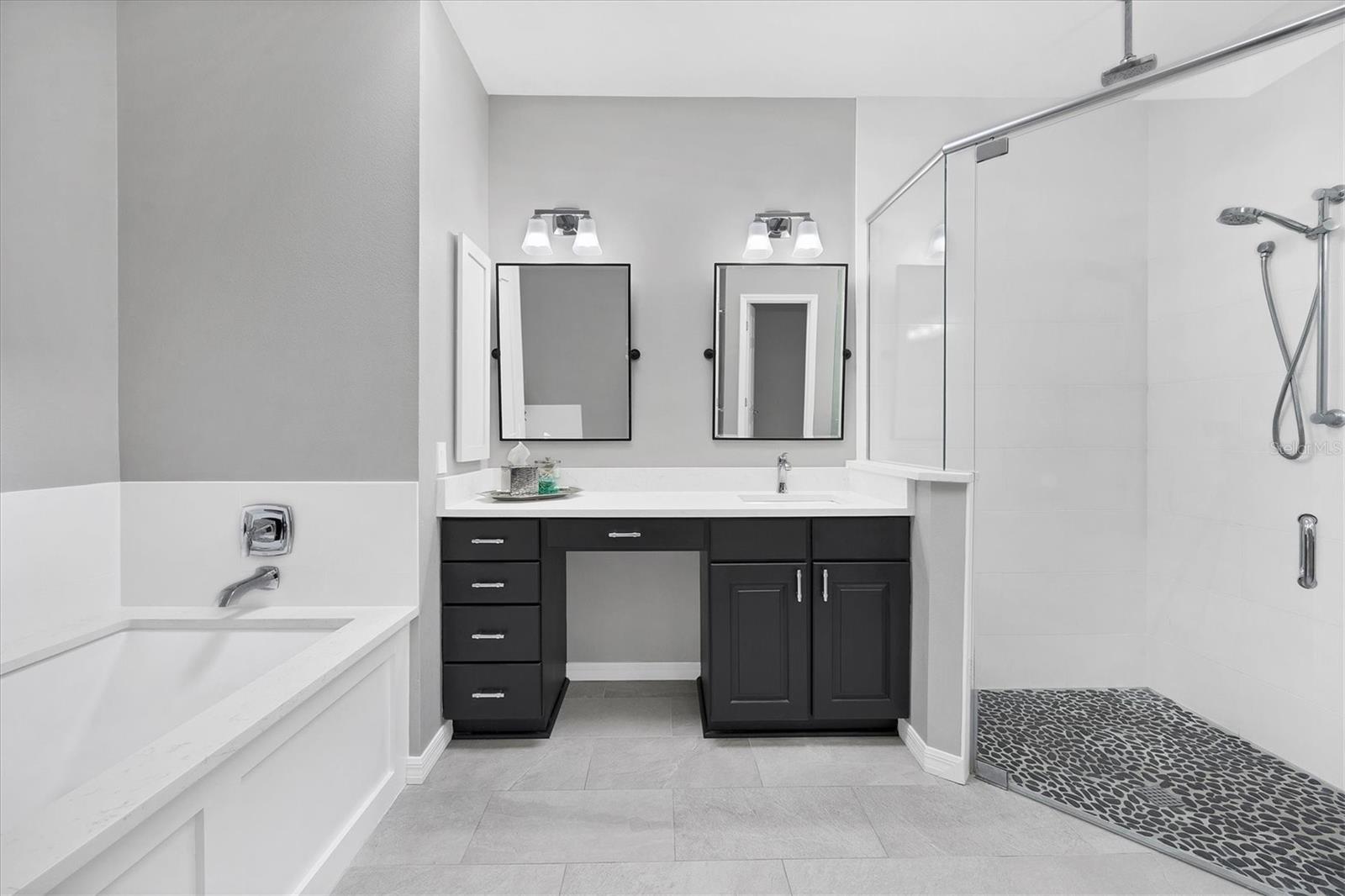 Image 29 of 67 For 8032 Via Fiore