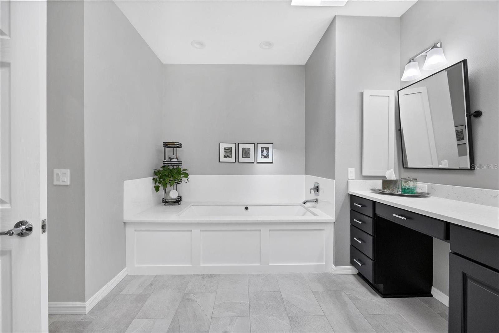 Image 30 of 67 For 8032 Via Fiore