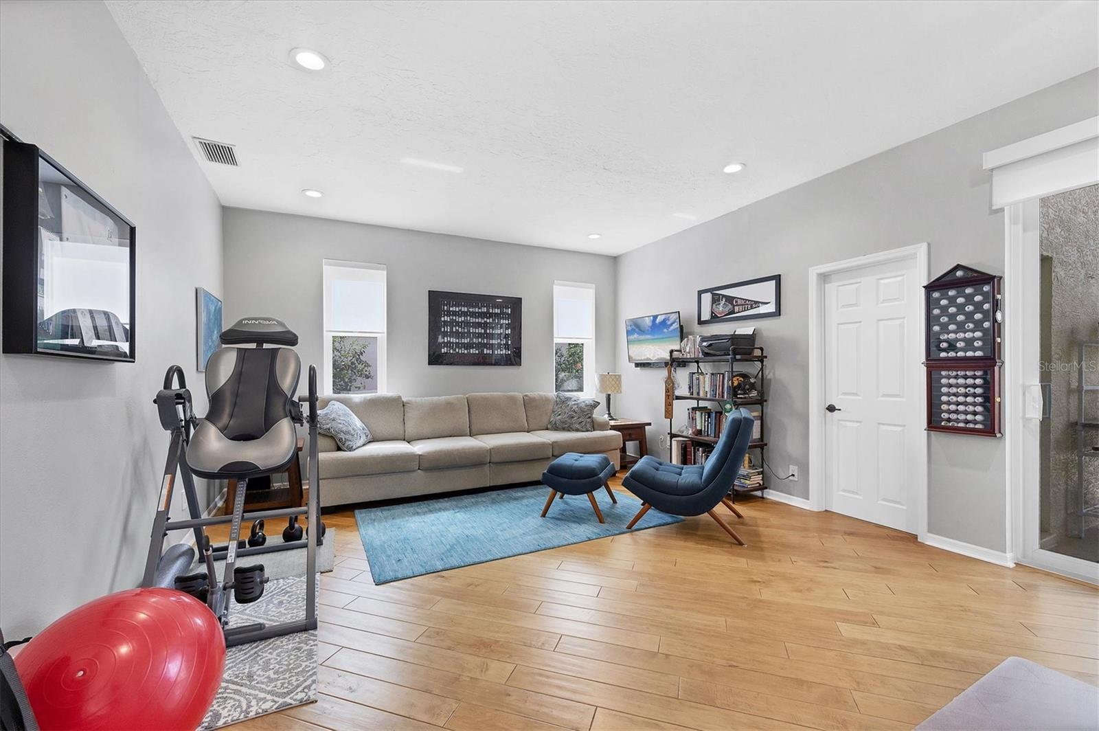 Image 34 of 67 For 8032 Via Fiore