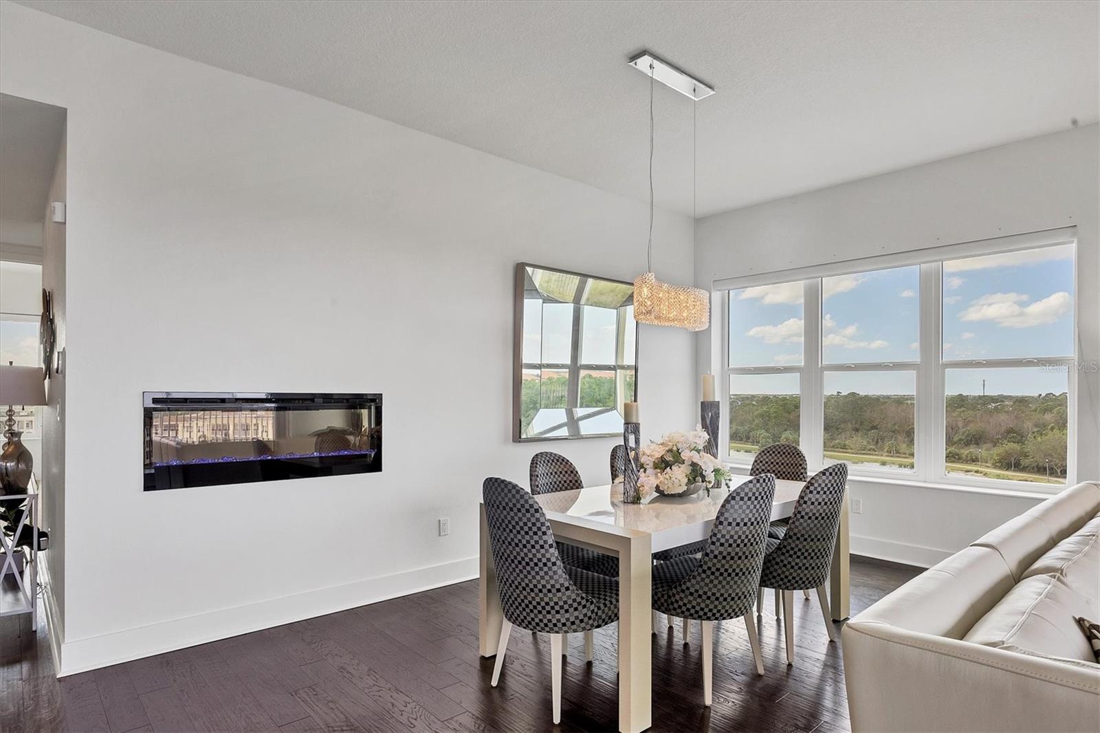 Image 17 of 60 For 10530 Boardwalk Loop 601