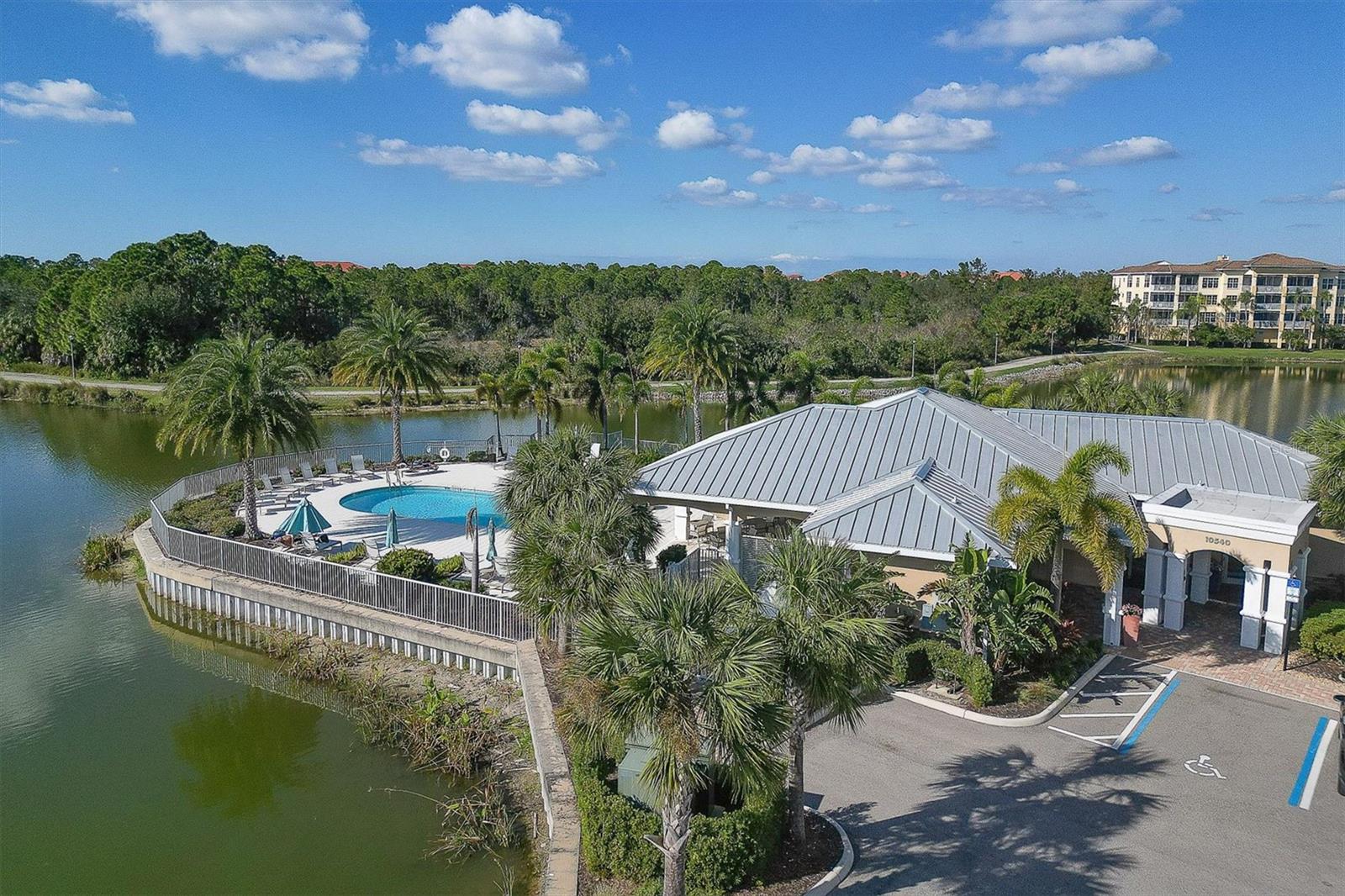 Image 34 of 60 For 10530 Boardwalk Loop 601