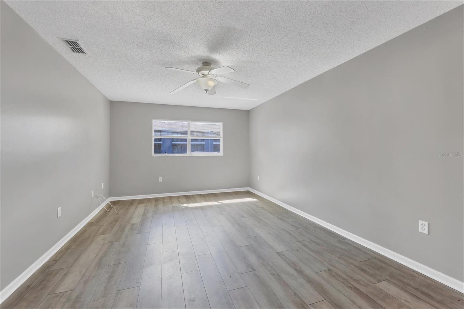 Image 15 of 34 For 5507 Fountain Lake Circle B203