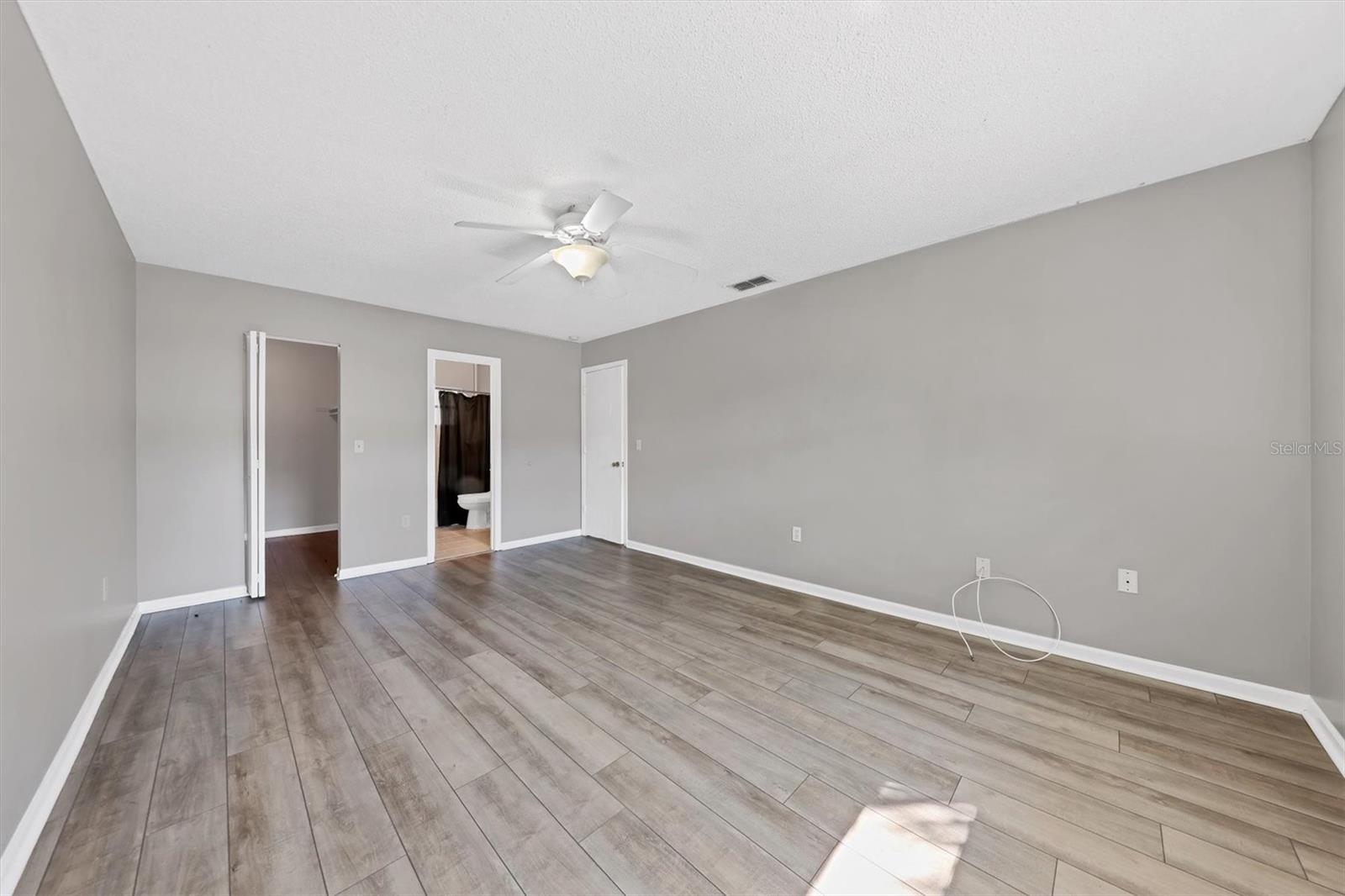 Image 17 of 34 For 5507 Fountain Lake Circle B203