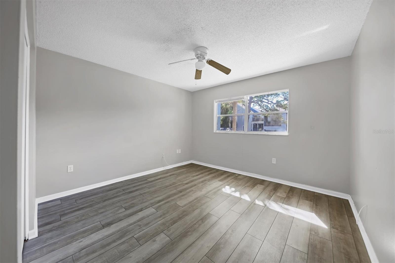 Image 19 of 34 For 5507 Fountain Lake Circle B203