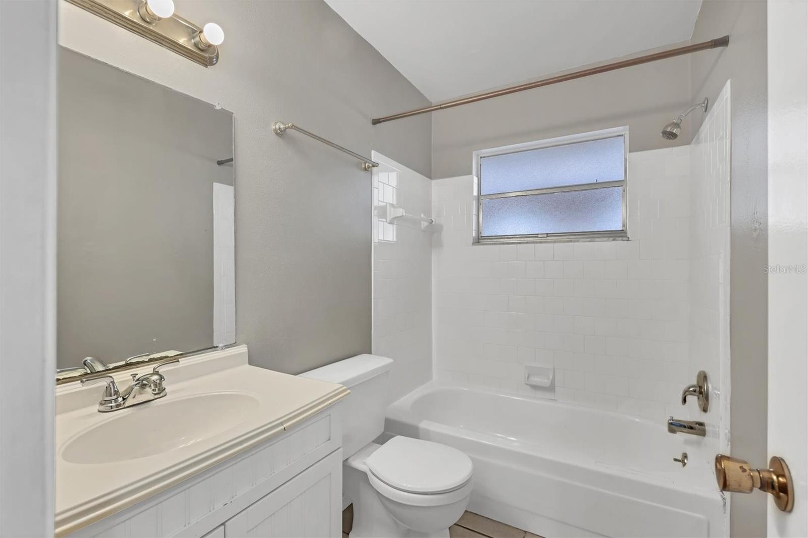 Image 21 of 34 For 5507 Fountain Lake Circle B203