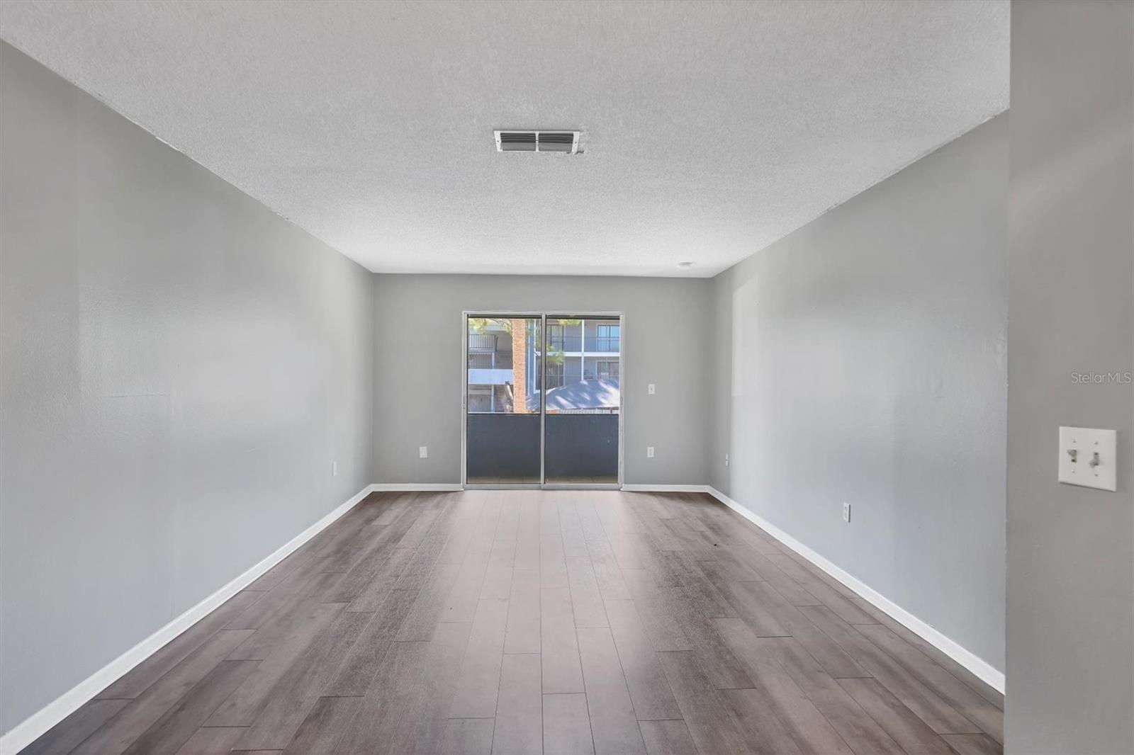 Image 5 of 34 For 5507 Fountain Lake Circle B203