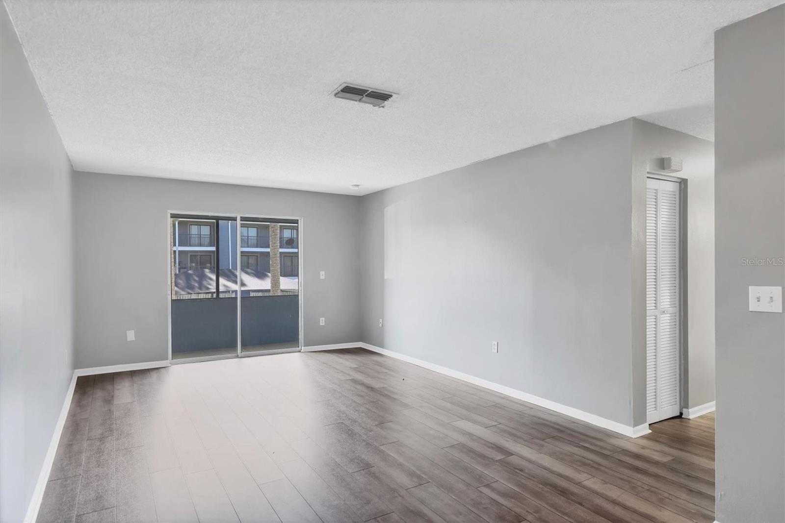 Image 6 of 34 For 5507 Fountain Lake Circle B203